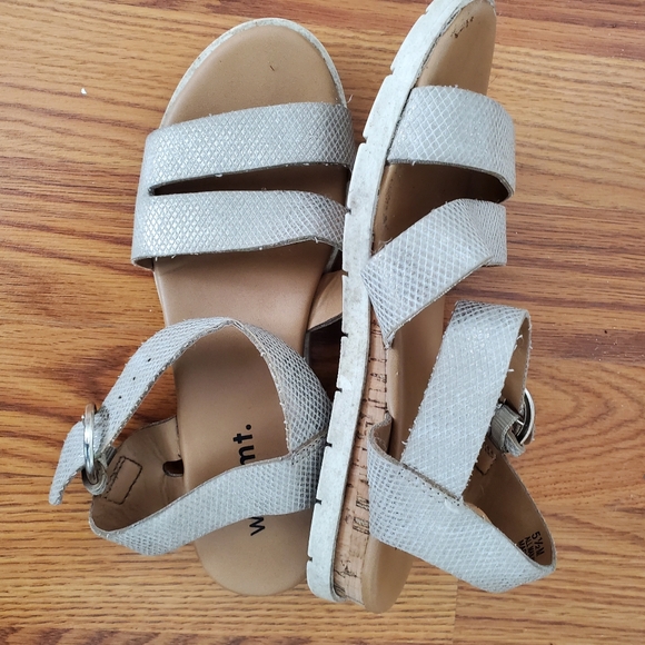 White Mountain silver sparkly summer wedge sandals size 6 - Picture 2 of 5